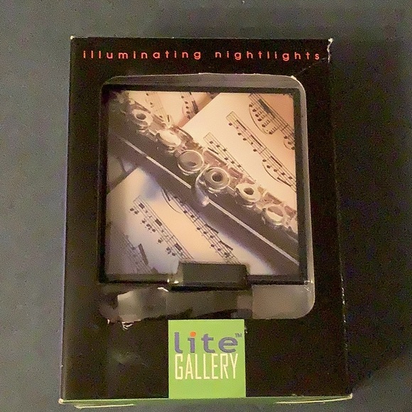 💡 💡 Illuminating plug-in Nightlight💡 💡 - Picture 2 of 5